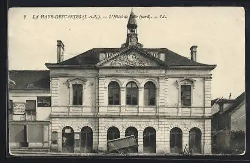 AK La Haye-Descartes, L`Hôtel de Ville nord