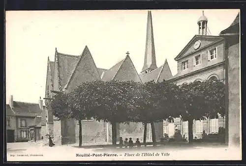 AK Neuillé-Pont-Pierre, Place de l`Hôtel de Ville