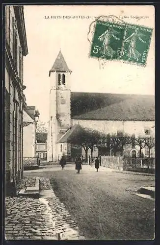 AK La Haye-Descartes, Église St-Georges et Rue Animée