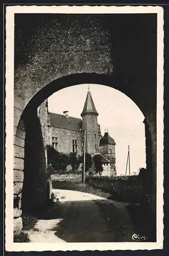 AK Grand-Pressigny, entrée du Château, porte d`accès, côté ouest