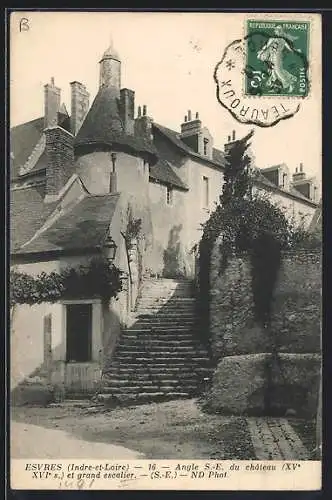 AK Esvres, Angle S.-E. du château, XVe-XVIe s., et grand escalier