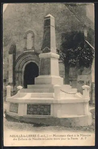 AK Neuilly-le-Lierre, Monument élevé à la Mémoire des Enfants de Neuilly-le-Lierre morts pour la Patrie