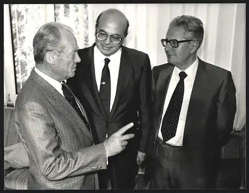 Fotografie PA Sven Simon, Bonn, Italienischer Ministerpräsident Benito Craxi zu Besuch in Bonn, mit Willy Brandt