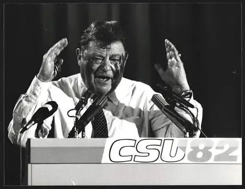 Fotografie WEREK, München, Franz Josef Strauss gibt die Richtung der CSU vor, Parteitag 1982