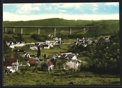 AK Weiershagen bei Bielstein, Ortsansicht mit Brücke