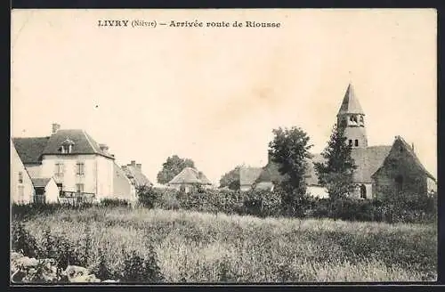 AK Livry /Nievre, Arrivee route de Riousse