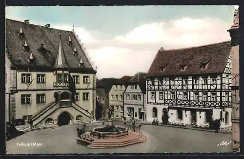 AK Volkach /Main, Rathaus mit Brunnen