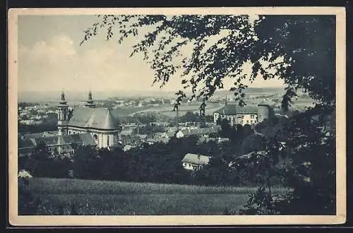 AK Sternberg / Mähren, Feldpartie mit Blick zum Ort