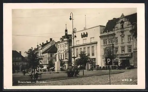 AK Benesov, Strassenpartie mit Denkmal