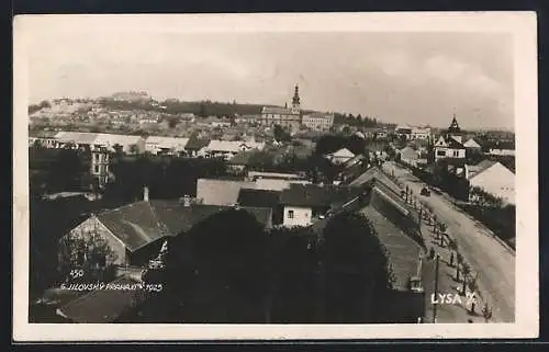 AK Lissa / Lysa, Strassenpartie mit Kirche