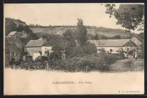 AK Vauchignon, vue du village avec des maisons en pierre et des habitants sur le chemin