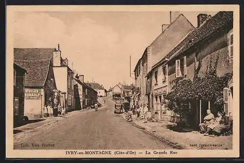 AK Ivry-en-Montagne, La Grande Rue avec habitants et voitures anciennes