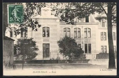 AK Is-sur-Tille, école avec facade et arbres