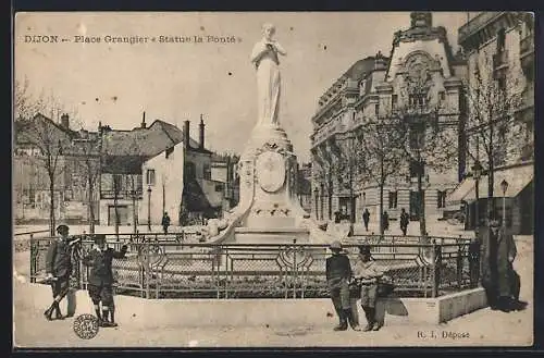 AK Dijon, Place Grangier, Statue la Bonté