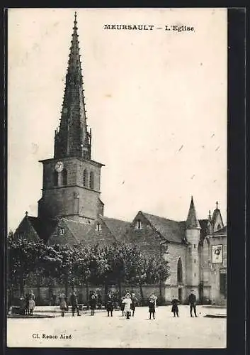 AK Meursault, L`Église avec des gens devant