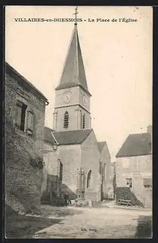 AK Villaines-en-Duesmois, La Place de l`Église avec l`église et bâtiments adjacents