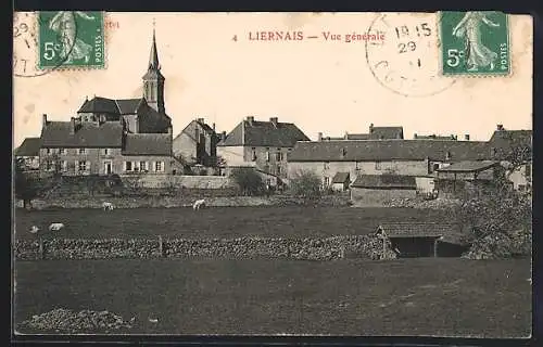 AK Liernais, Vue générale avec église et maisons en arrière-plan