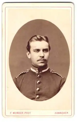 Fotografie F. Wunder, Hannover, Uffz. als Einjährig-Freiwilliger in Uniform