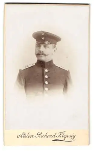 Fotografie Richard Klepsig, Hildesheim, Einjährig-Freiwilliger Soldat in Uniform Rgt. 79 mit Mustach