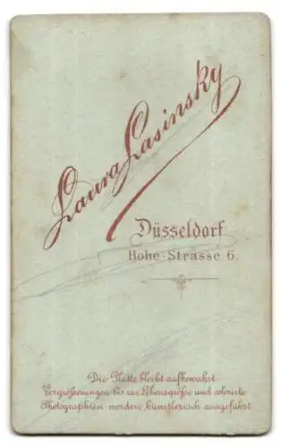 Fotografie Laura Lasinsky, Düsseldorf, junger Soldat in Uniform Rgt. 33