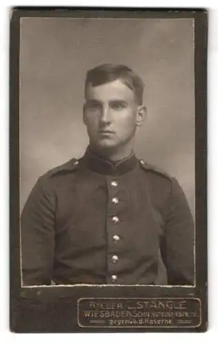 Fotografie Stängle, Wiesbaden, Schiersteinerstr. 72, Soldat Gustav Becker in Uniform