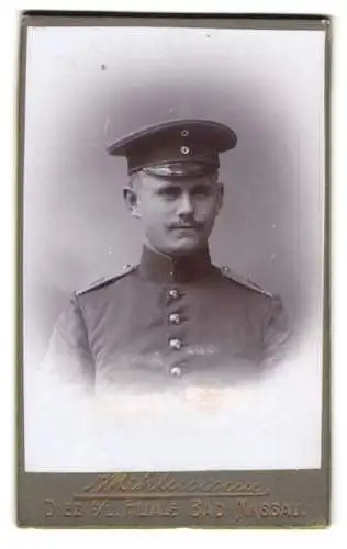 Fotografie B. Mehlmann, Diez a. L., Einjährig-Freiwilliger in Uniform Rgt. 10 mit Schirmmütze