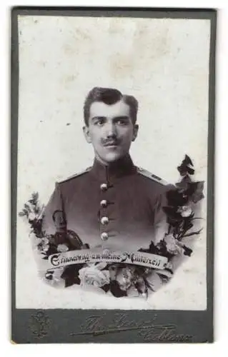 Fotografie Th. Loos, Coblenz, Schlossstr. 22, Soldat in Uniform Rgt. 68, Passepartout mit Kaiser Wilhelm II.