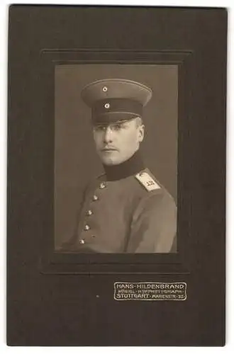 Fotografie Hans. Hildebrand, Stuttgart, Einjährig-Freiwilliger in Uniform Rgt. 13 mit Zwickerbrille