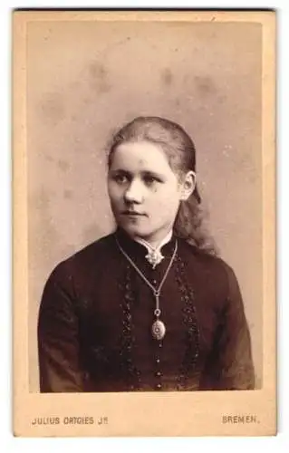 Fotografie Julius Ortgies Jr., Bremen, Am Wall 116, Porträt einer jungen Frau