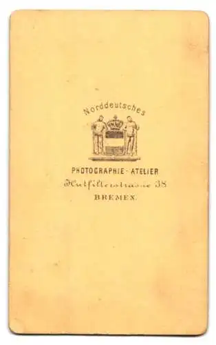 Fotografie Norddeutsches Photographisches Atelier, Bremen, Hutfilterstrasse 38, Familie mit Mutter und drei Kindern