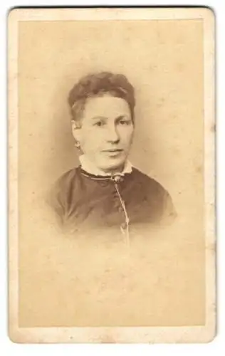 Fotografie Norddeutsches Photographie-Atelier, Bremen, Hutfilterstrasse 38, Porträt einer Dame mit Hochsteckfrisur
