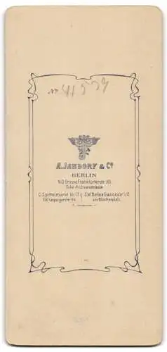 Fotografie A. Jandorf & Co., Berlin, Grosse Frankfurterstr. 113, Porträt einer Dame mit Buch