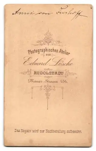 Fotografie Eduard Lösche, Rudolstadt, Mauer-Strasse 454, Porträt eines jungen Mädchens mit lockigem Haar