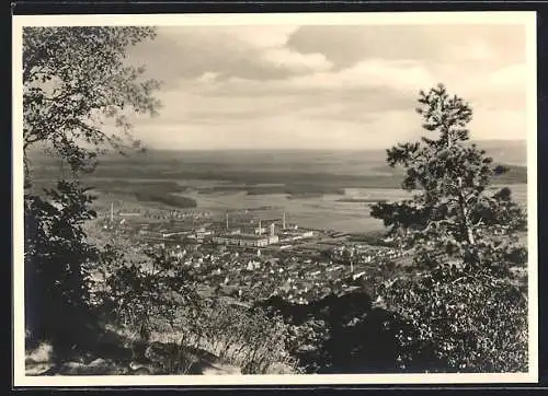 AK Singen / Hohentwiel, Blick vom Hohentwiel auf die Stadt Singen und die Maggi-Werke