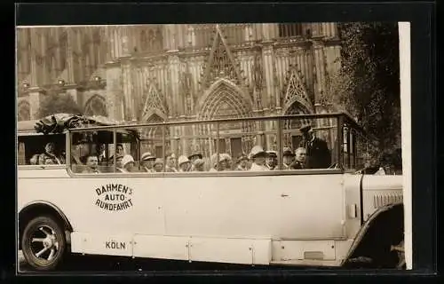 AK Köln, Bus mit offenem Verdeck von Dahmen`s Auto-Rundfahrt vor dem Dom