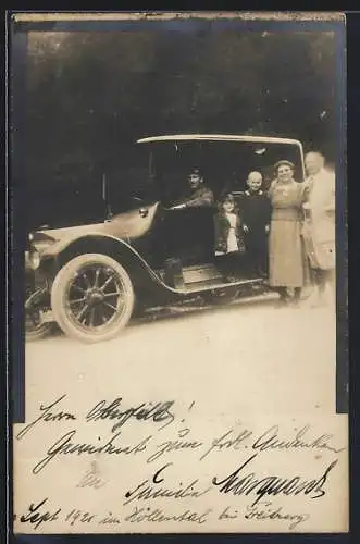 Foto-AK Auto Benz, Familie posiert vorm KFZ