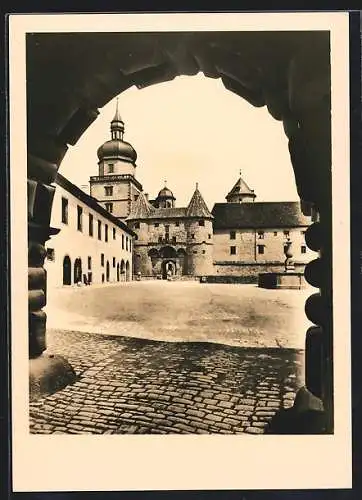 AK Würzburg, Festung Marienberg, Burghof mit Scherenbergtor