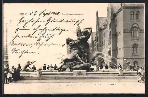 AK Hamburg-Altona, Stuhlmannbrunnen mit Passanten