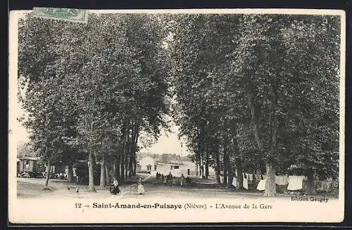 AK Saint-Amand-en-Puisaye, L`Avenue de la Gare