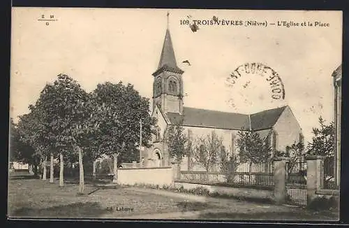 AK Trois-Vèvres /Nièvre, L`Eglise et la Place