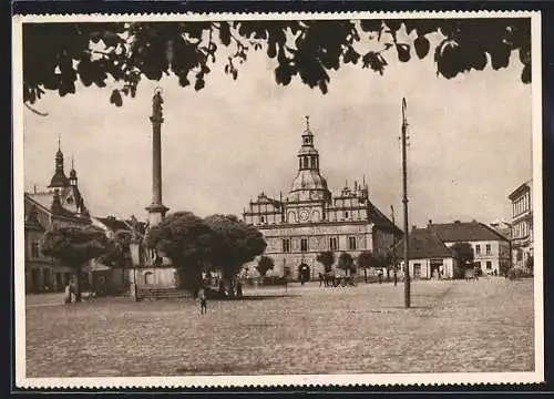 AK Mies, Platz mit Rathaus und Marienstatue