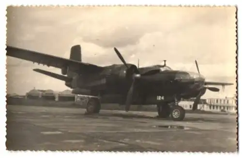 Fotografie unbekannter Fotograf und Ort, Amerikanischer Flugzeug Bomber B.26 Invader