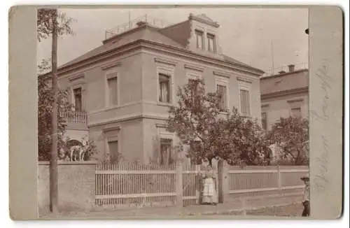 Fotografie unbekannter Fotograf, Ansicht Cossebaude, Eine Villa an der Bergstrasse