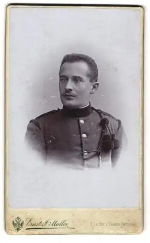 Fotografie Ernst Müller, Reichenberg, Bismarck-Platz 16, K. u. K. Soldat Franz Kindler in Uniform mit Schützenschnur