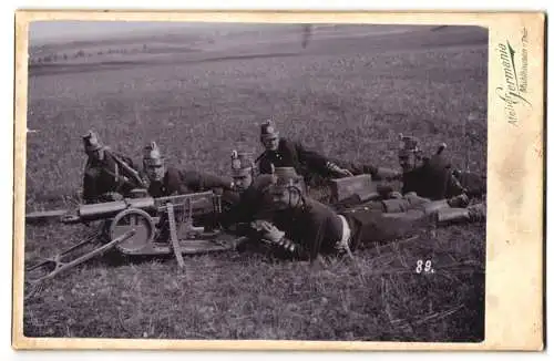 Fotografie Germania, Mühlhausen i. Th., Garde Schützen in Uniform mit Maschinengewehr MG 08 bei einer Übung im Felde