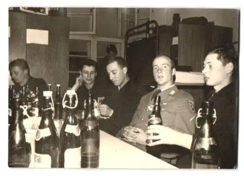 9 Fotografien Bundeswehr, Soldaten vor Leopard Panzer, Besuch von Hemut Schmidt & Gustav Heinemann bei Soldaten