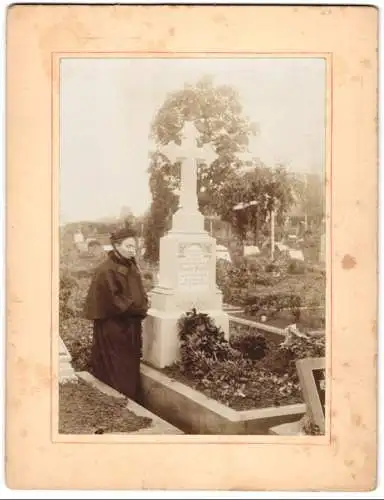 Fotografie Albert Freter, Uslar, Ansicht Lindau / Harz, Grab des kgl. Amtsgerichtssekretär Herm. Pabst, Post Mortem