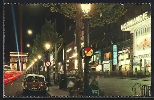 AK Paris, L`avenue des Champs-Elysées et l`arc de triomphe de l`Etoile illuminés