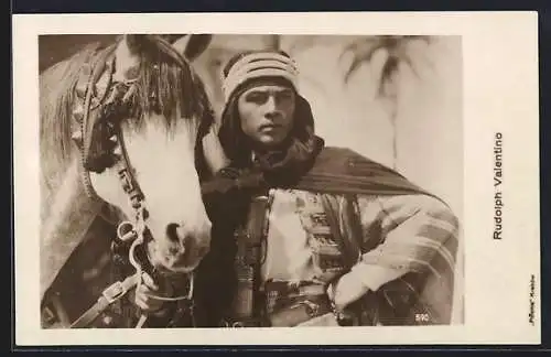 AK Schauspieler Rudolph Valentino mit seinem Pferd