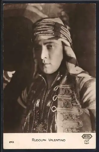 AK Schauspieler Rudolph Valentino als Orientale